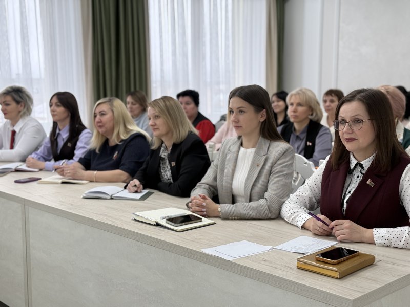В ходе диалоговой площадки говорили о значимости женщин в государственной политике региона